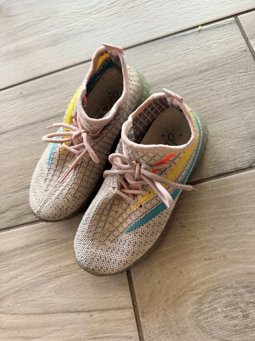 Lola + The Boys Sz. 32/ 1Y Peacy Rainbow Trainer Sneakers
